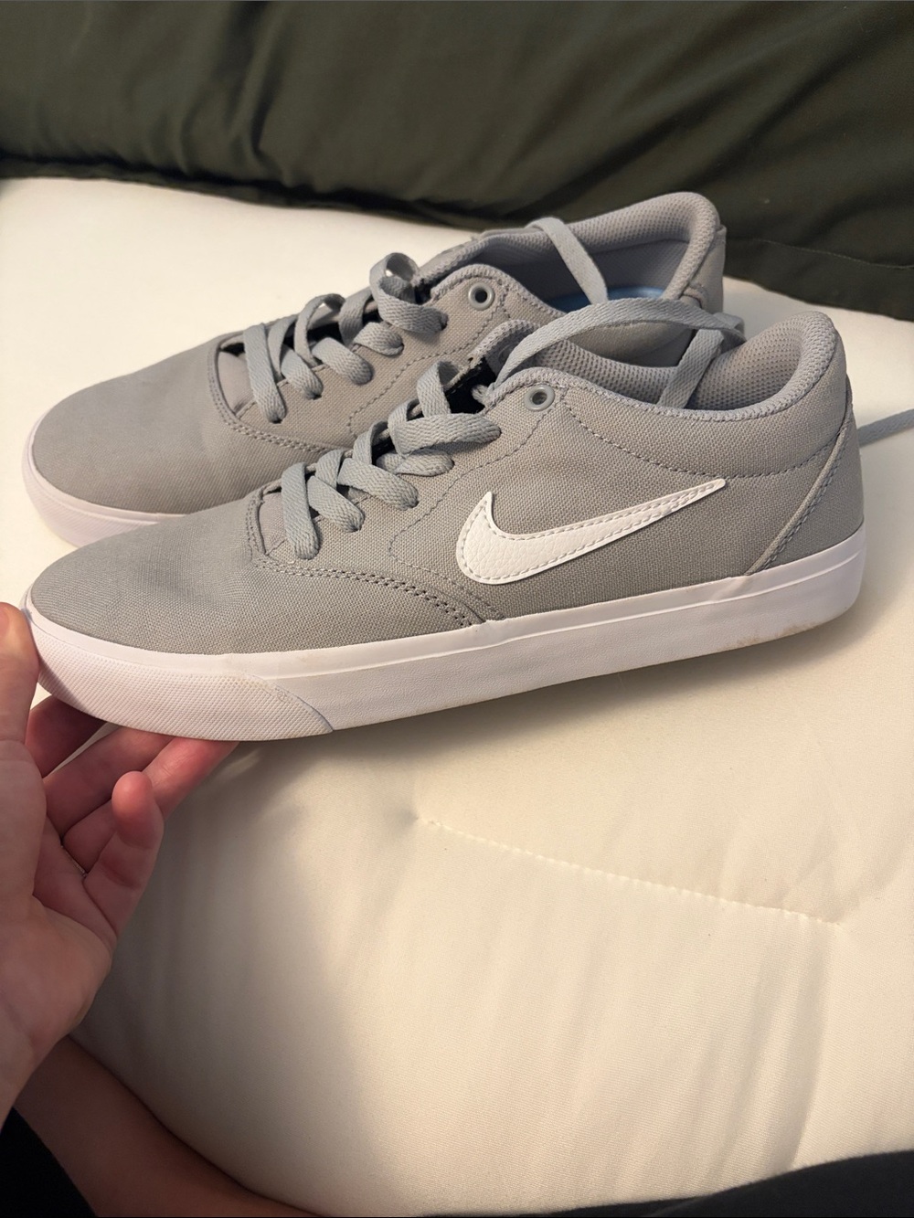 Nike Men’s Light Gray Low-Top Sneakers with White Swoosh - Picture 1 of 4